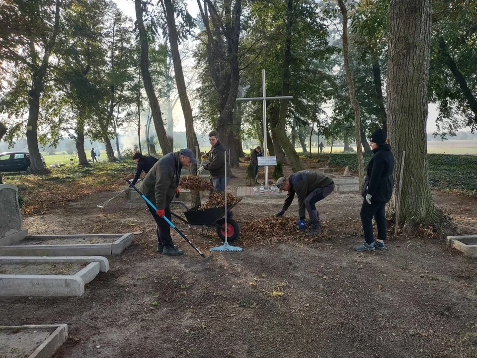 Wyganów. Posprzątali cmentarz ewangelicki