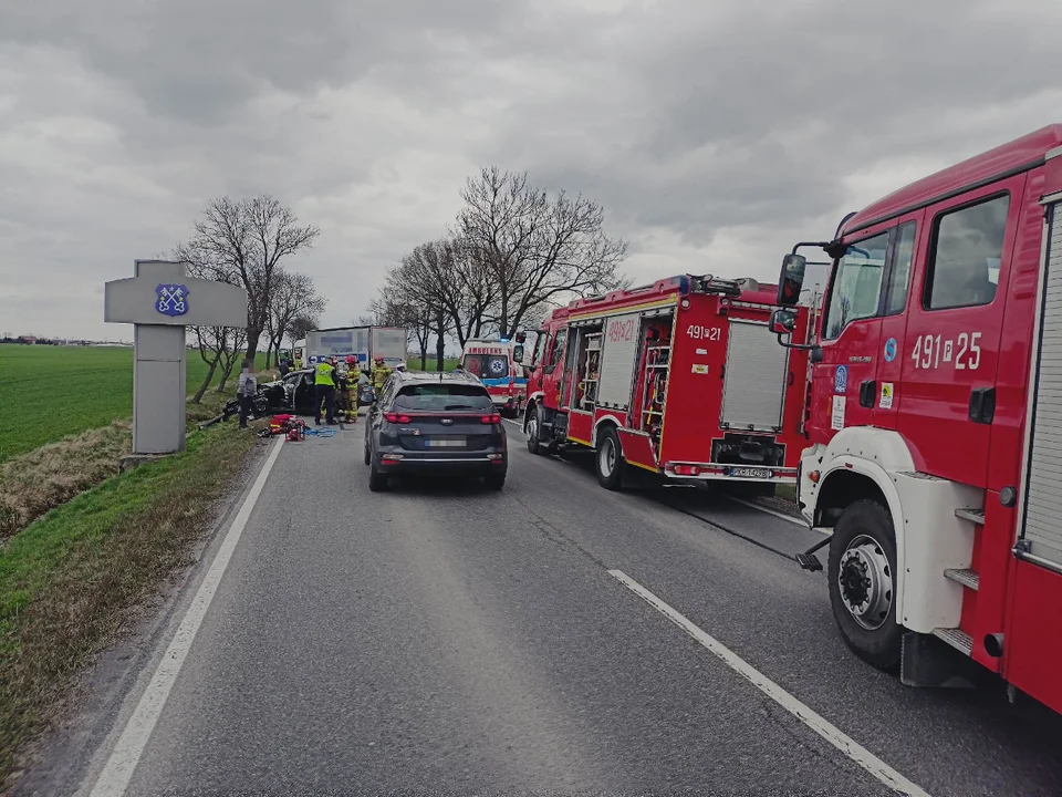 Wypadek w Krotoszynie. Zderzenie osobówki z ciężarówką