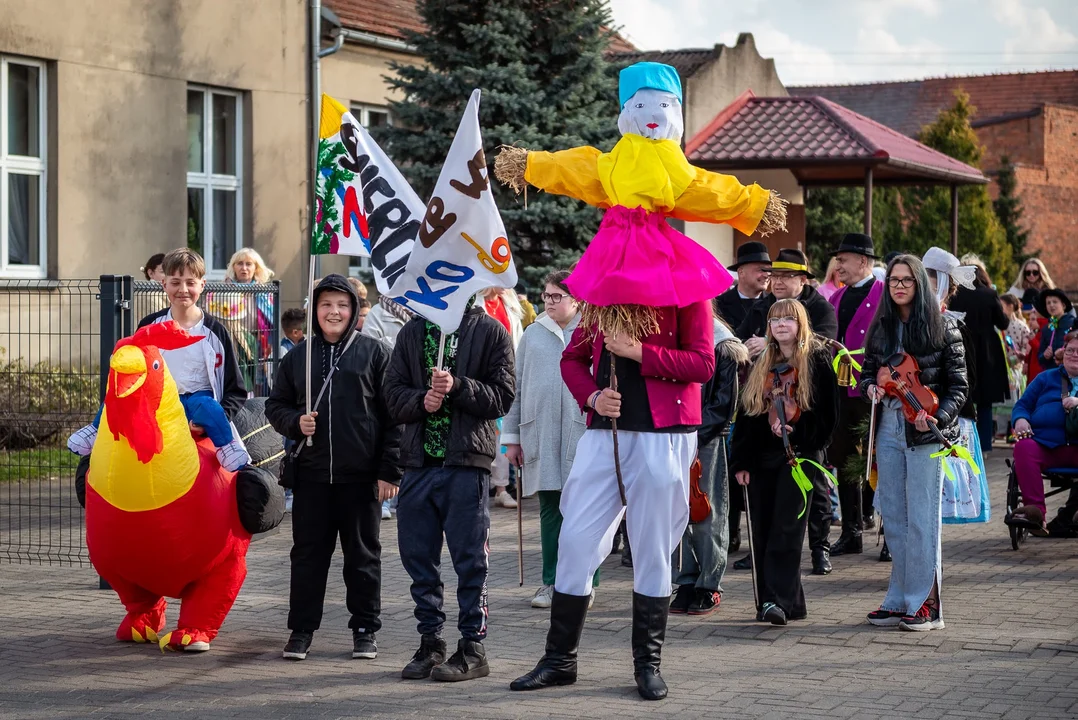 Topienie Śmiercichy i niesienie Nowego Lotka - biskupiańskie powitanie wiosny w Sułkowicach