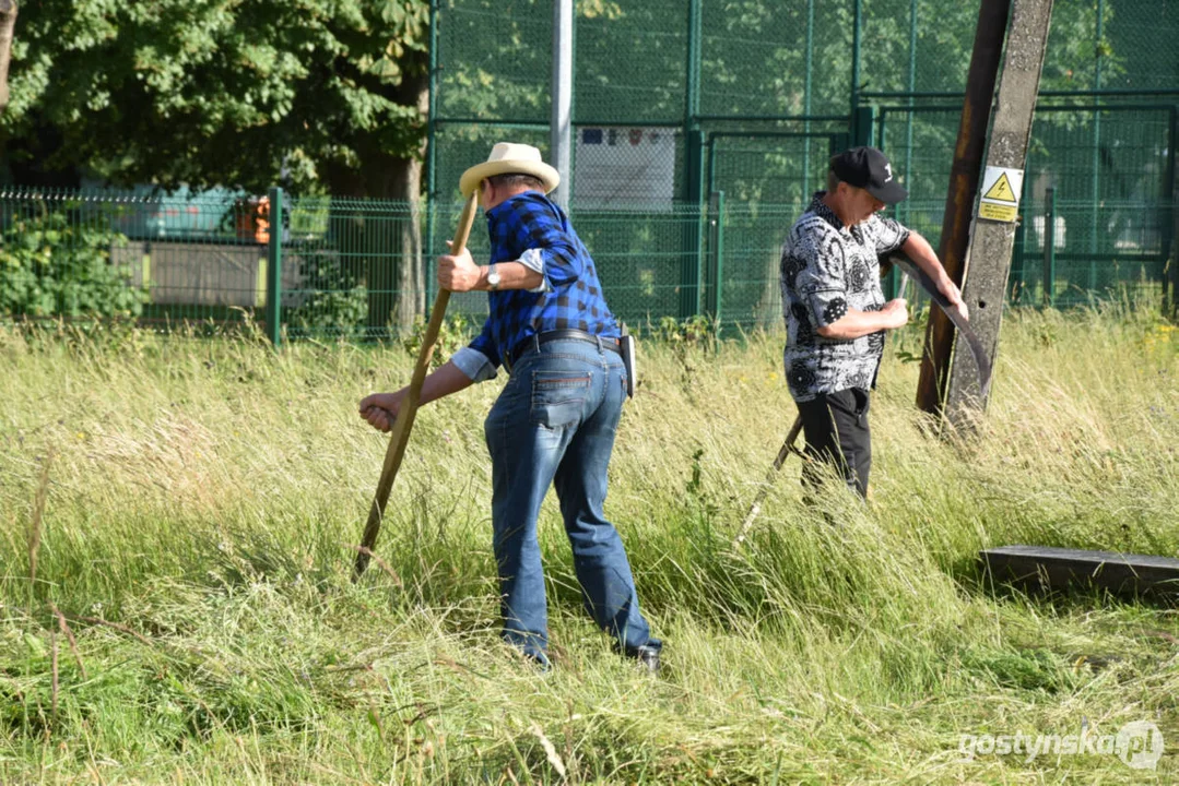 Weszli z kosami do  ogólnodostępnego sadu w Borku Wkp.