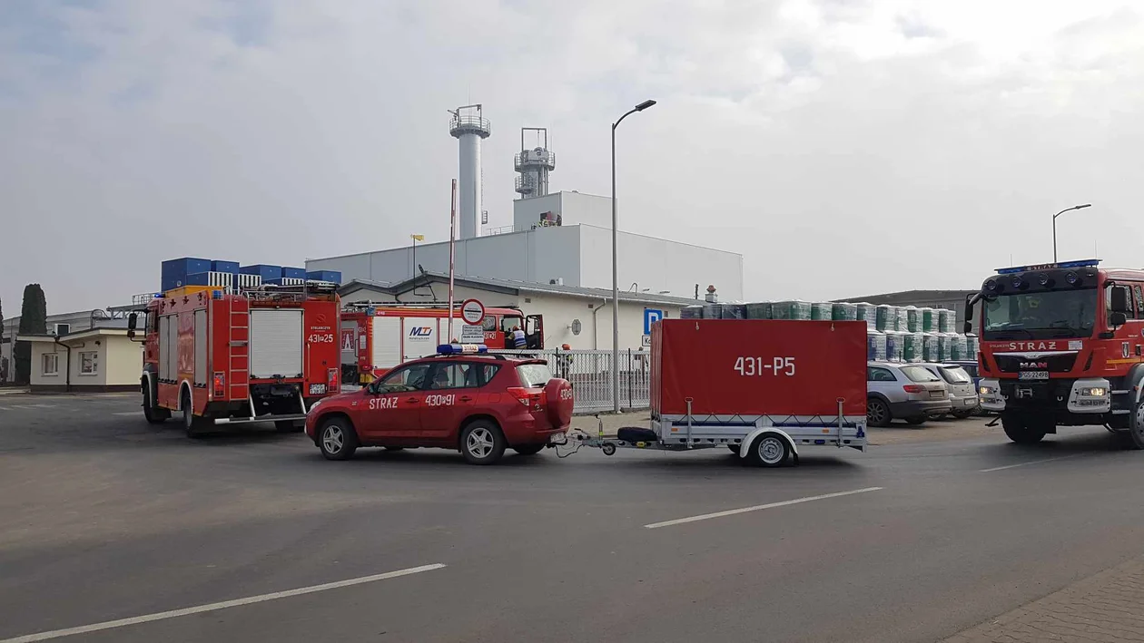 Ćwiczenia zastępów JRG oraz strażaków ochotników w zakładzie przetwórstwa spożywczego Pudliszkach