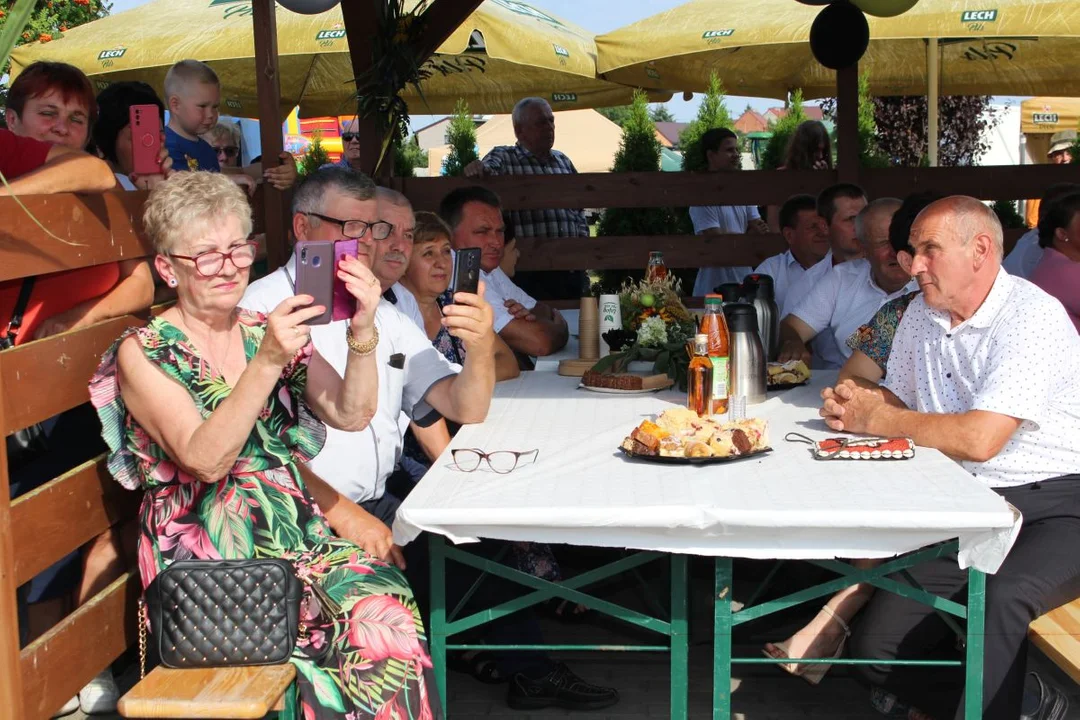 Tłumy na dożynkach wiejskich w Twardowie