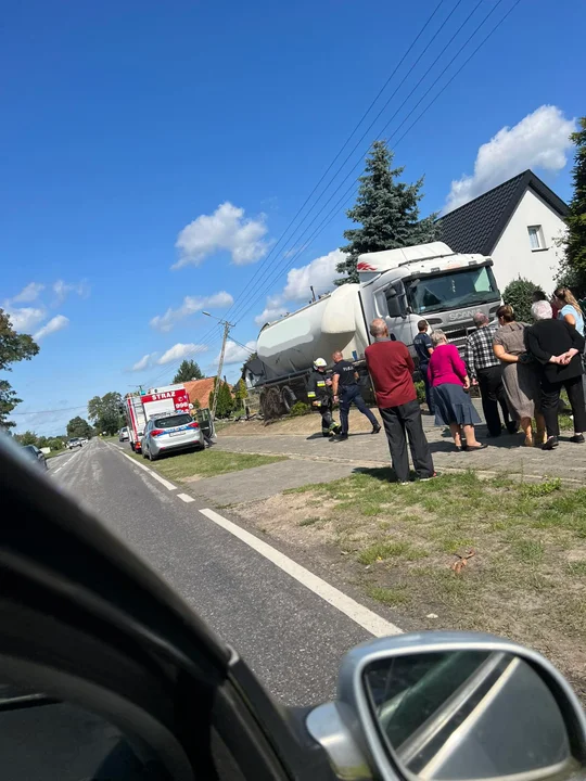 Ciężarówka wjechała w słup w Kwileniu