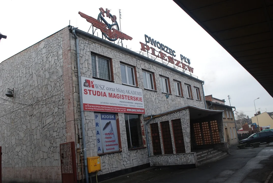Poznajecie to miejsce? Kiedyś stały tu wozy i konie [ZDJĘCIA] - Zdjęcie główne