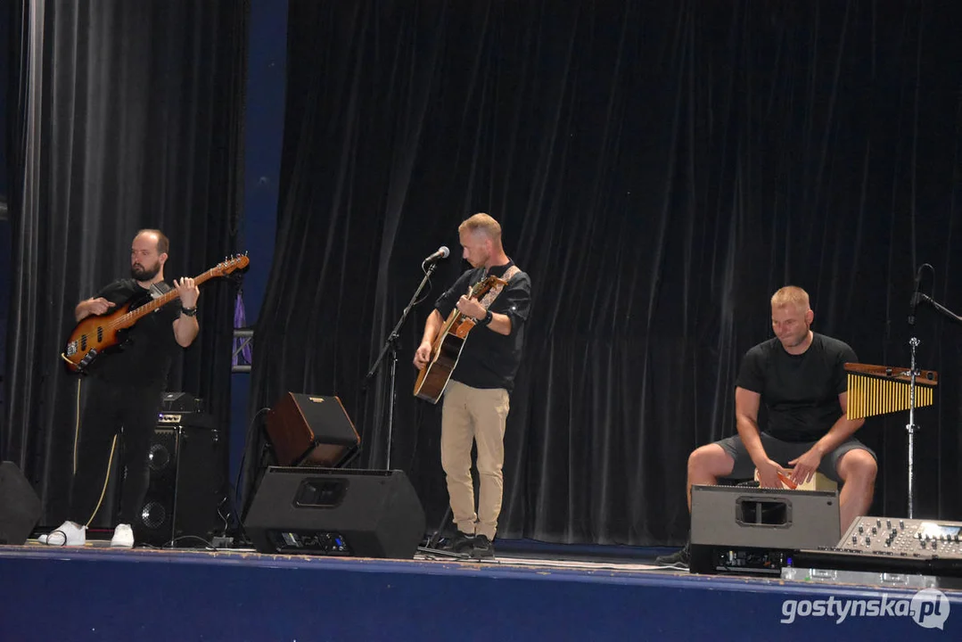 Wspomnienie o Ryszardzie Riedlu - koncert GRZEGORZA HERMANA w GOK Hutnik