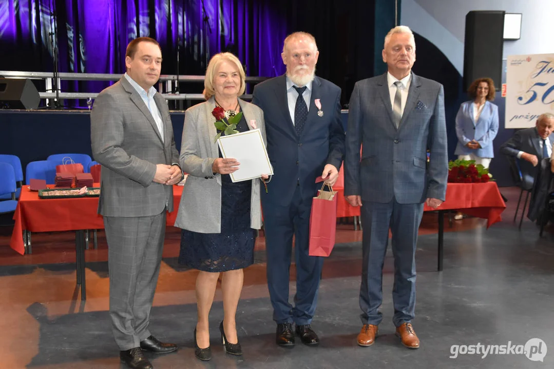 Jubileusze małżeńskie w gminie Gostyń. Blisko 60 par otrzymało pamiątkowe medale