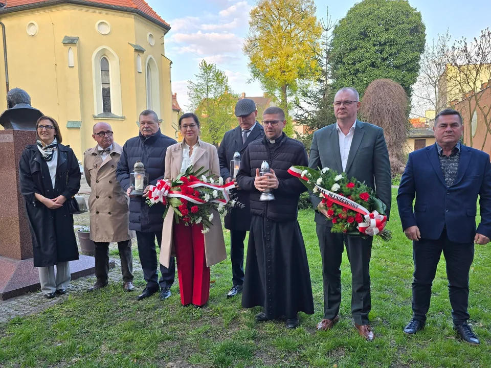 Pleszew oddał hołd zasłużonemu obywatelowi. Tablica na Murze Pamięci odsłonięta [ZDJĘCIA]
