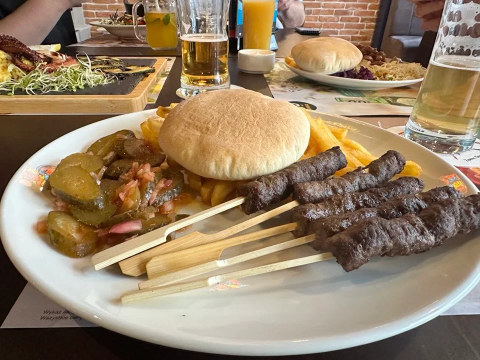 Odwiedziliśmy niedawno otwartą restaurację Sphinks w Jarocinie. Każdy zamówił inne danie. Jakie wrażenia?