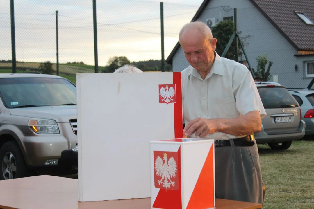 Po trzech tygodniach chciano odwołać sołtyskę Brzóstkowa. Zaskakujący wynik zebrania wiejskiego