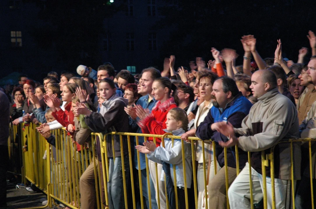 Rok 2004 w Pleszewie. Na koncercie Maryli Rodowicz pod sceną nie brakowało fanów