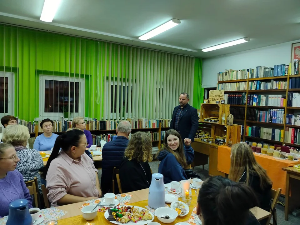 Spotkali się w jutrosińskiej bibliotece. Mówili o pszczołach i miodzie - Zdjęcie główne