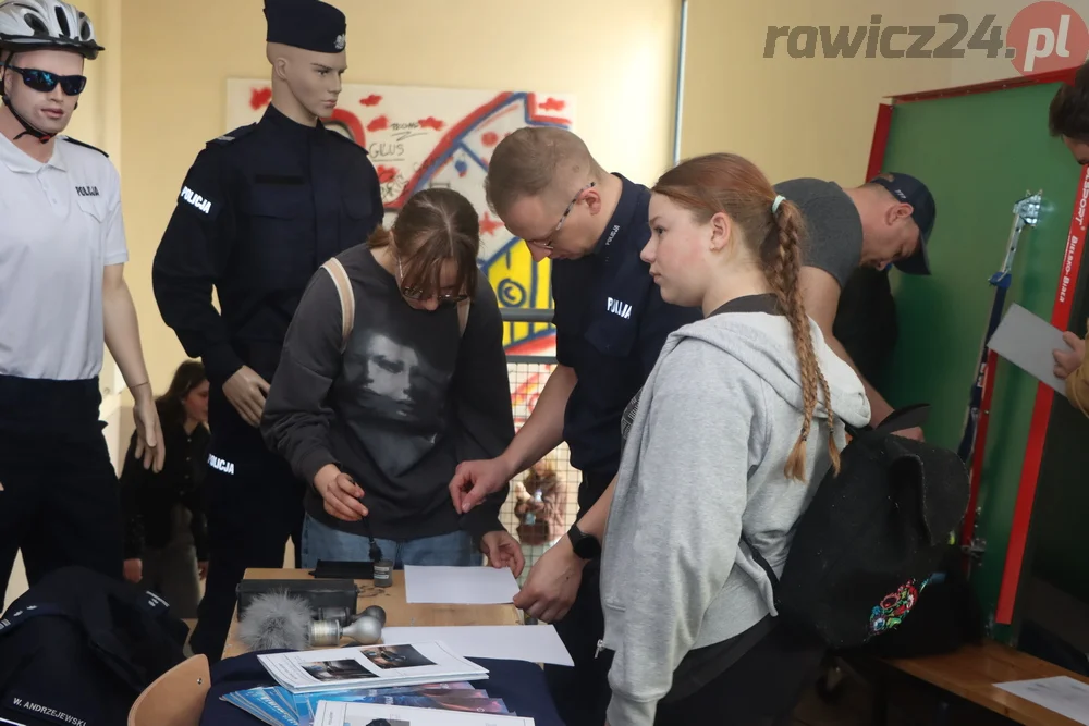 Targi edukacyjne w szkole w Sierakowie