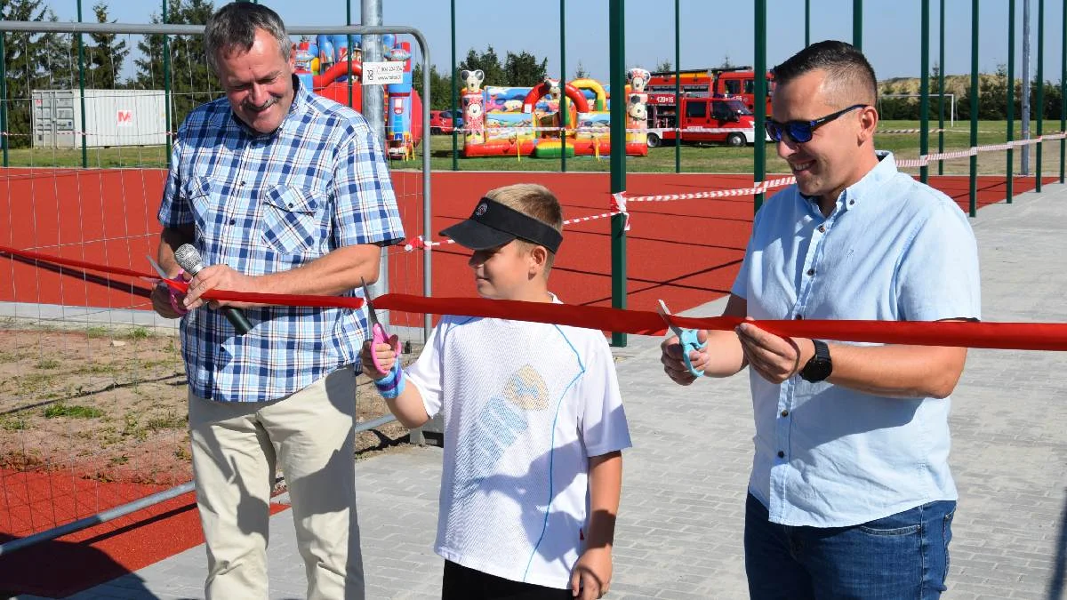 Festyn rodzinny i otwarcie "Orlika" w Bodzewie. Pogoda pokrzyżowała budowę boiska, ale nie imprezę - Zdjęcie główne