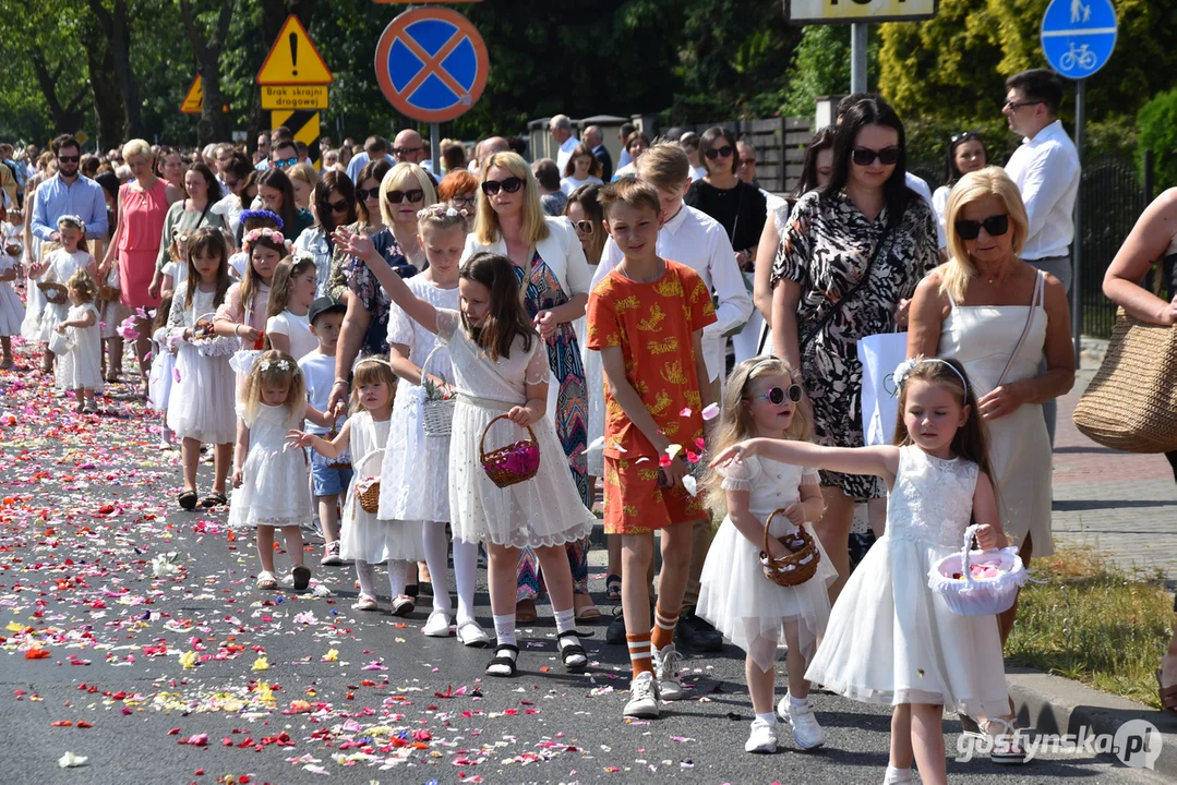 Gostyń - Boże Ciało 2023 - procesja ulicami miasta