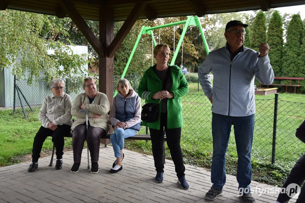 Poseł KO Grzegorz Rusiecki z mieszkańcami Dąbrówki i Grodnicy