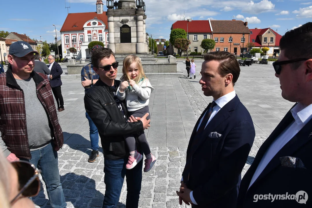 Lider Konfederacji Krzysztof Bosak w Gostyniu spotkał się z mieszkańcami