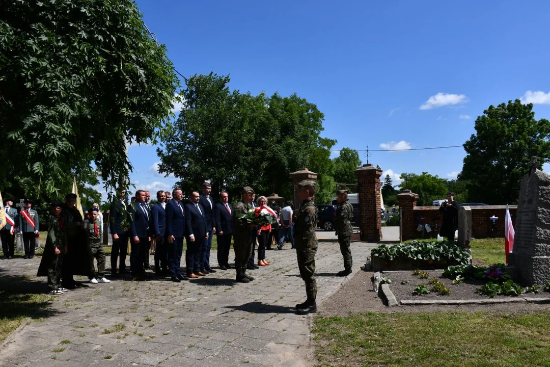 W Lgowie modlili się przy odnowionej kwaterze grobowej rodziny Gorzeńskich i Skarżyńskich