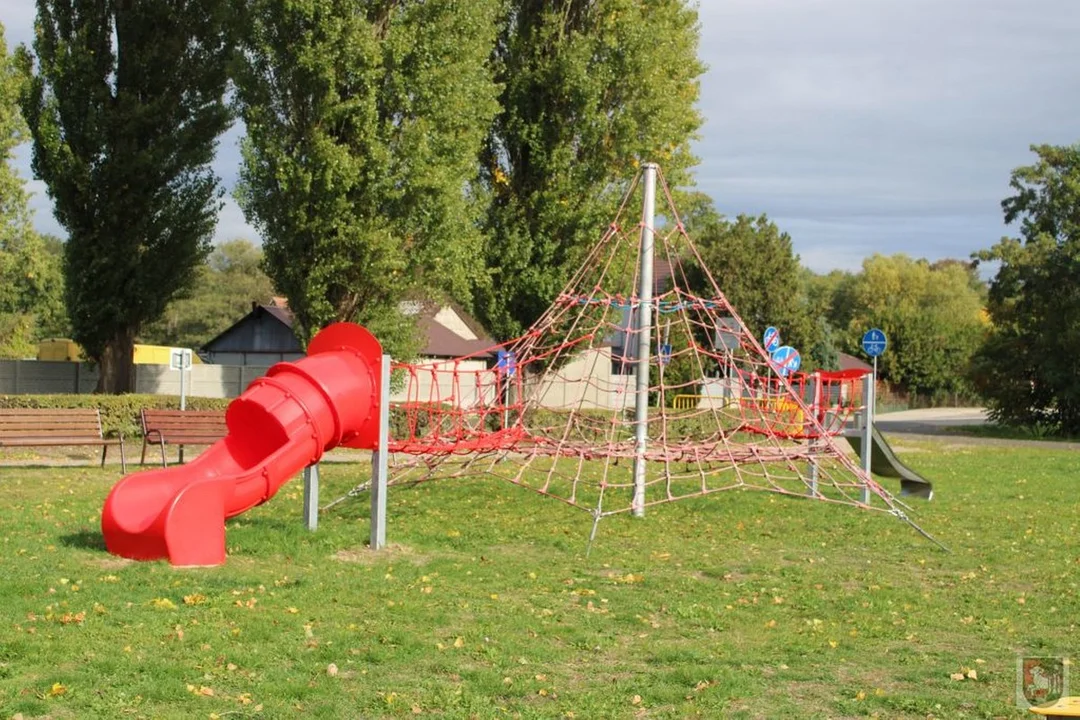 Nowe urządzenia na placach zabaw (FOTO) - Zdjęcie główne