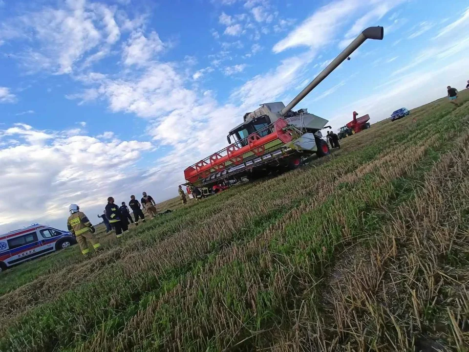 Tragedia na polu w Wolicy Pustej. Nie żyje 65-letni kombajnista - Zdjęcie główne