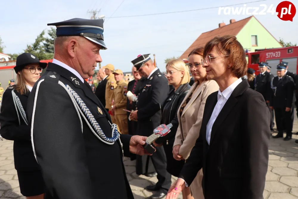 Uroczyste przekazanie auta jednostce OSP Śląskowo