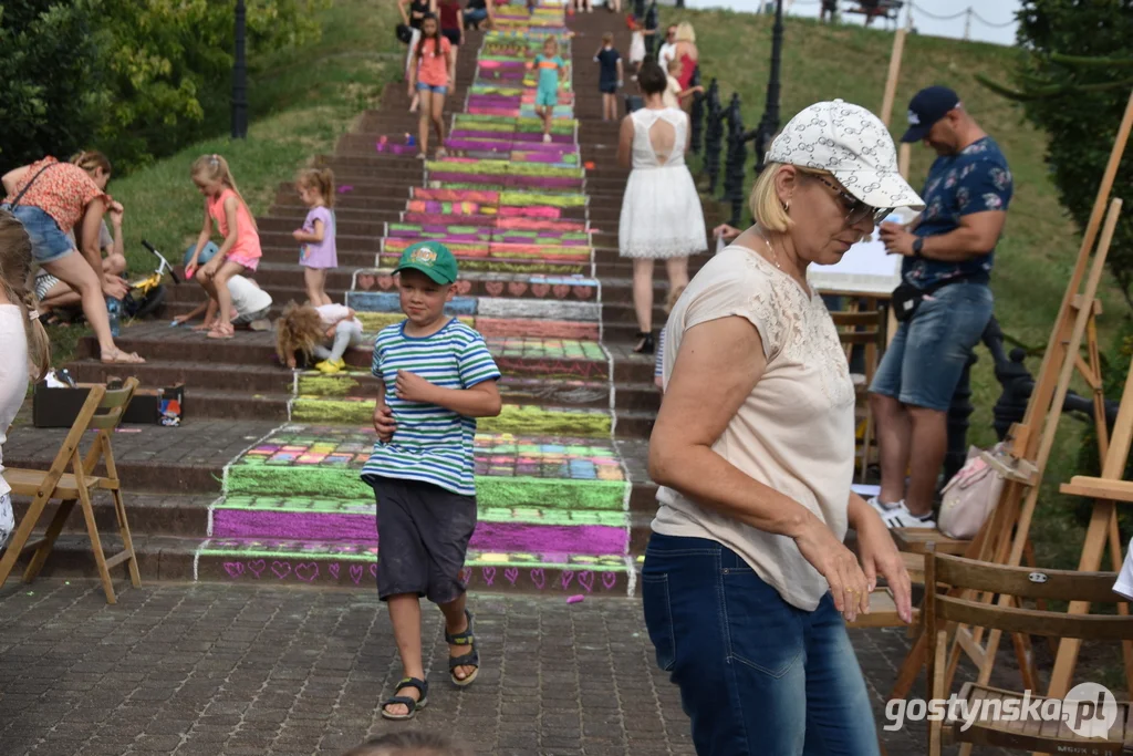 Dzieci z Gostynia malowały schody na Górę Zamkową