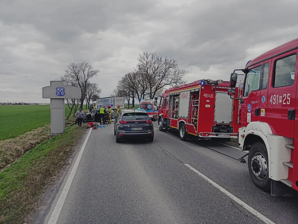 Wypadek w Krotoszynie. Zderzenie osobówki z ciężarówką