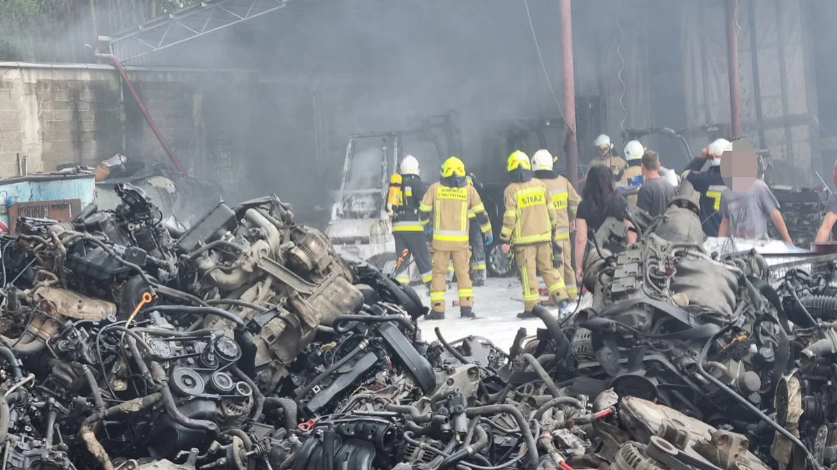 Pożar na stacji demontażu pojazdów w Śmiłowie, gm. Poniec