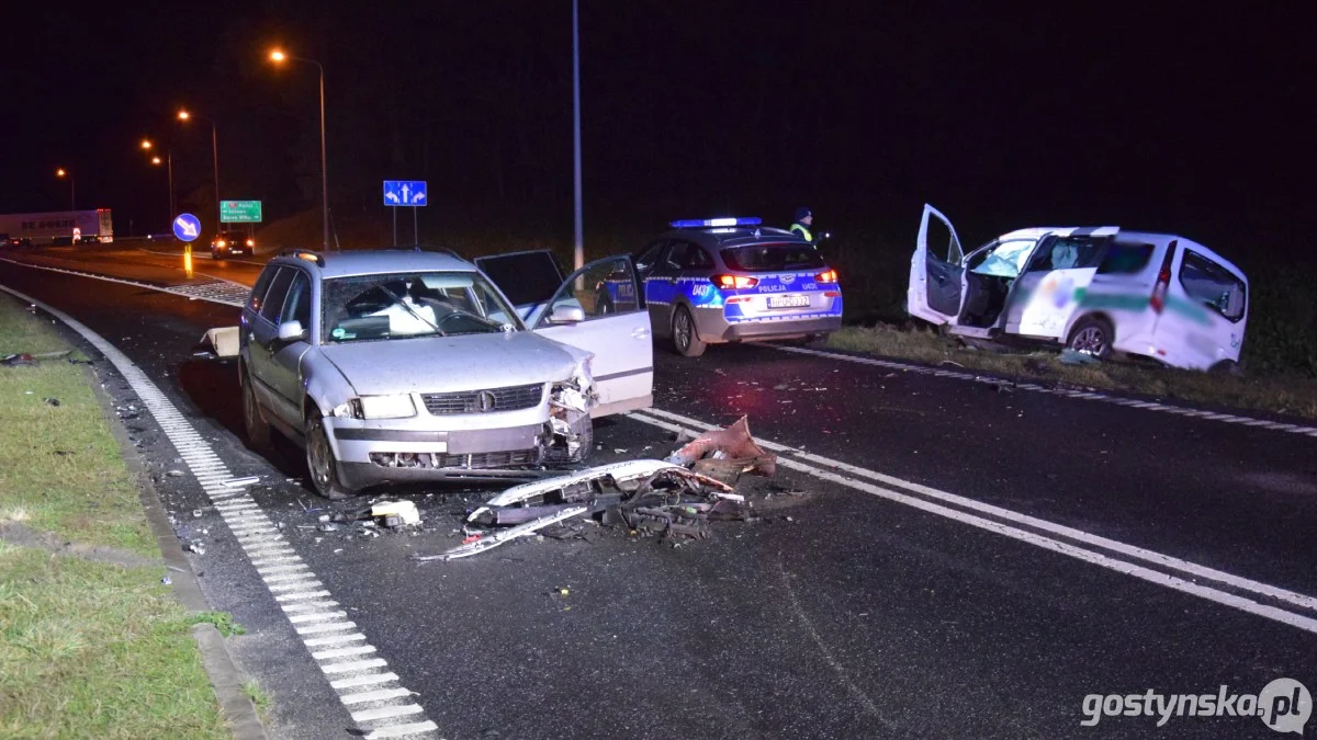 Karambol po zderzeniu z jeleniem na DK12 Borek Wielkopolski-Skokówko