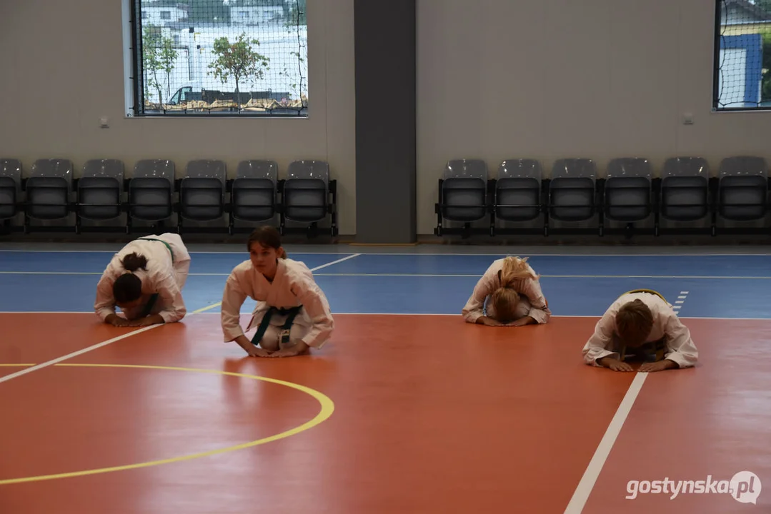 Trening Klubu TKKF Tęcza w nowej hali sportowej w Gostyniu