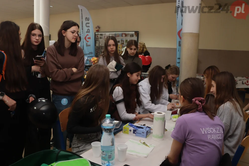 Targi edukacyjne w szkole w Sierakowie