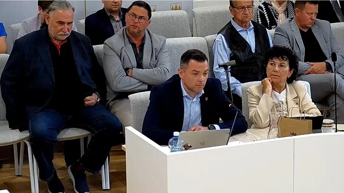Rada Miejska w Jarocinie nie udzieliła burmistrz wotum zaufania i absolutorium. WYNIKI GŁOSOWANIA