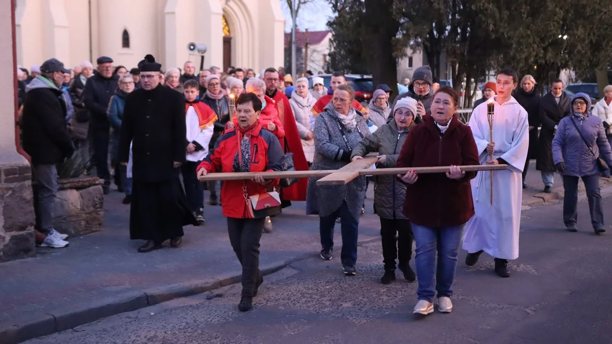 Droga Krzyżowa ulicami Bojanowa