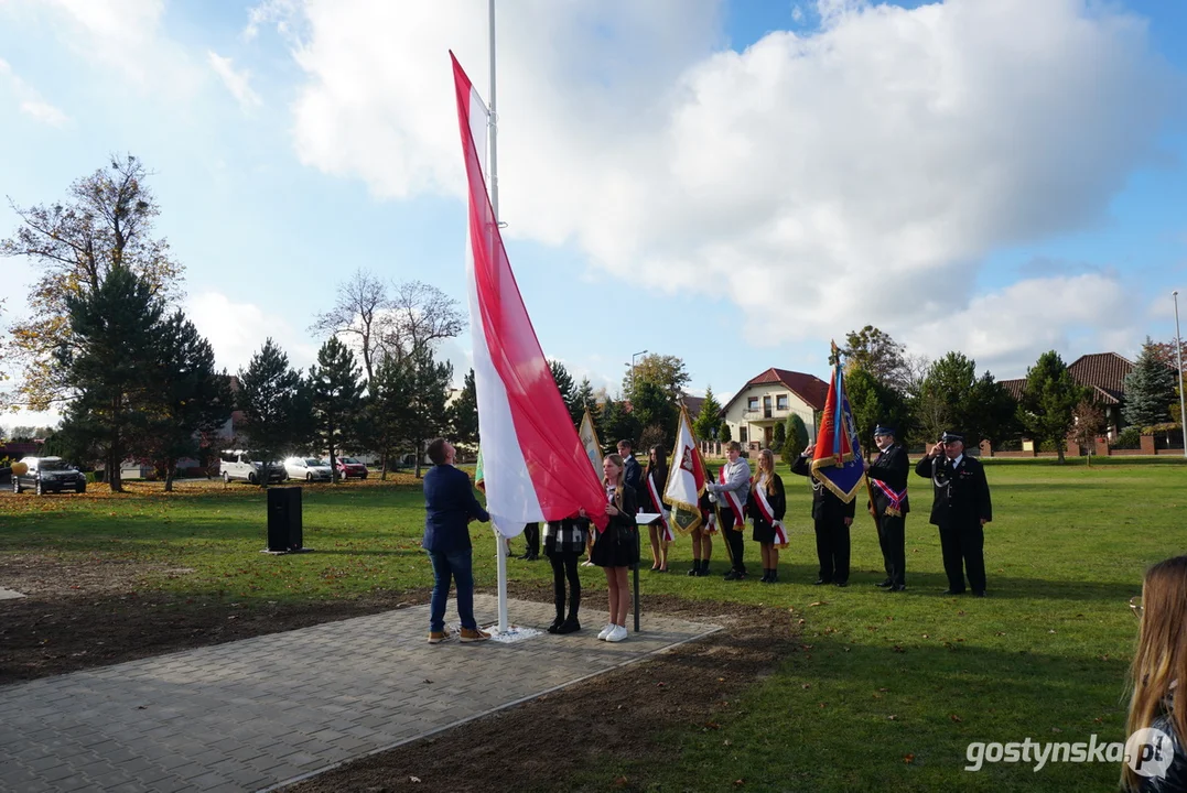 Patriotycznie w Szkole Podstawowej z Oddziałami Integracyjnymi im. M. Kopernika w Piaskach