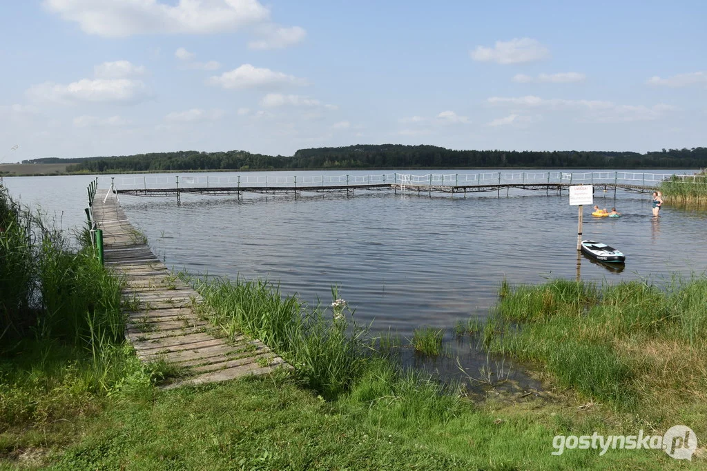 Gostyńska plaża nad jeziorem w Dolsku