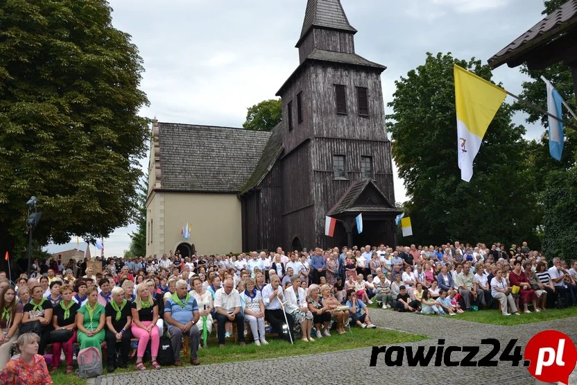 Liczne grono wiernych na odpuście w Zakrzewie (ZDJĘCIA) - Zdjęcie główne