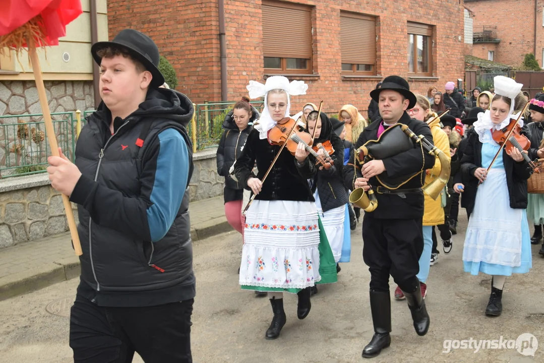 Obrzędy palenia i topienia "śmiercichy" oraz "nowego lotka" na Biskupiźnie