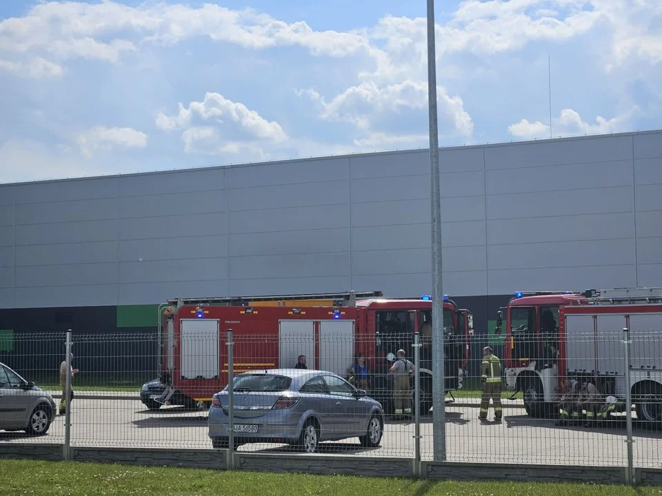 Ewakuowano ptrawie 40 osób  z  hali produkcyjnej w Jarocinie