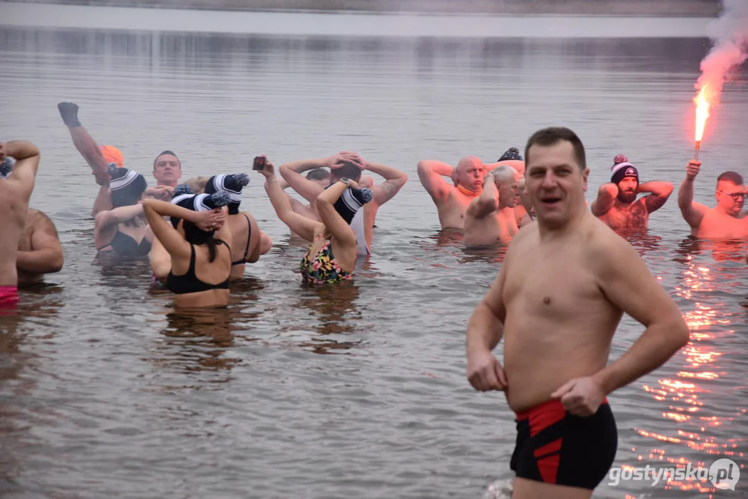 Klub Morsów "Niedźwiedź" Gostyń zorganizował dla WOŚP piknik na plaży jeziora cichowskiego