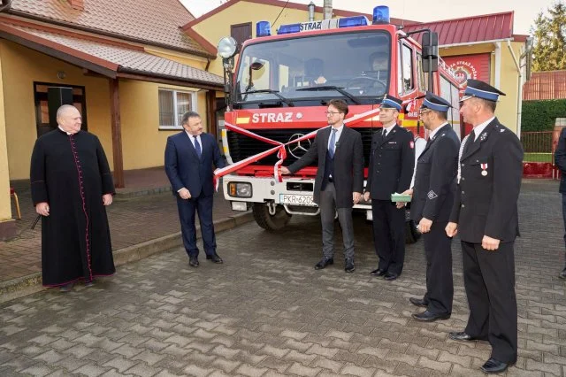 Uroczyste przekazanie samochodu strażackiego dla OSP Nowa Wieś