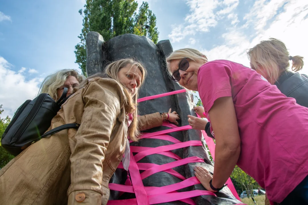 Akcja Jarocińskiego Klubu Amazonka i Fundacji Ogród Marzeń na rozpoczęcie różowego października