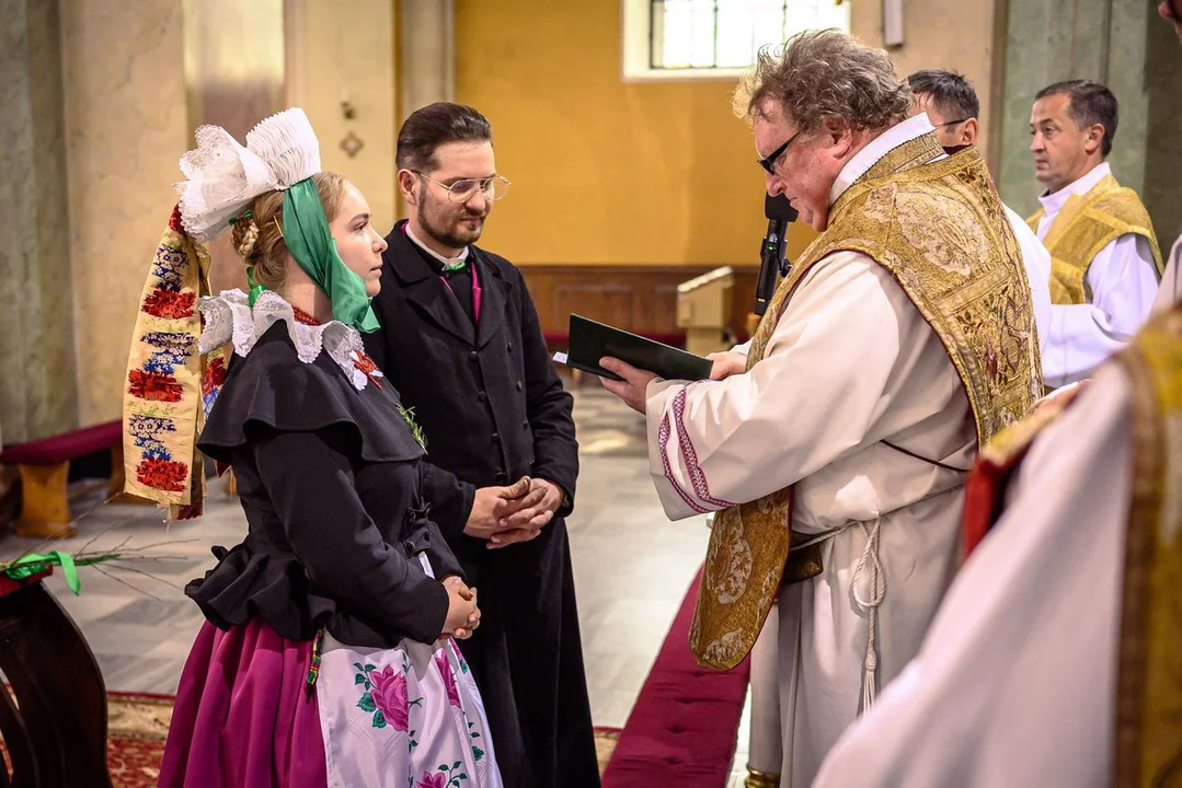 Wesele biskupiańskie Michała i Marty Chudych w Sikorzynie