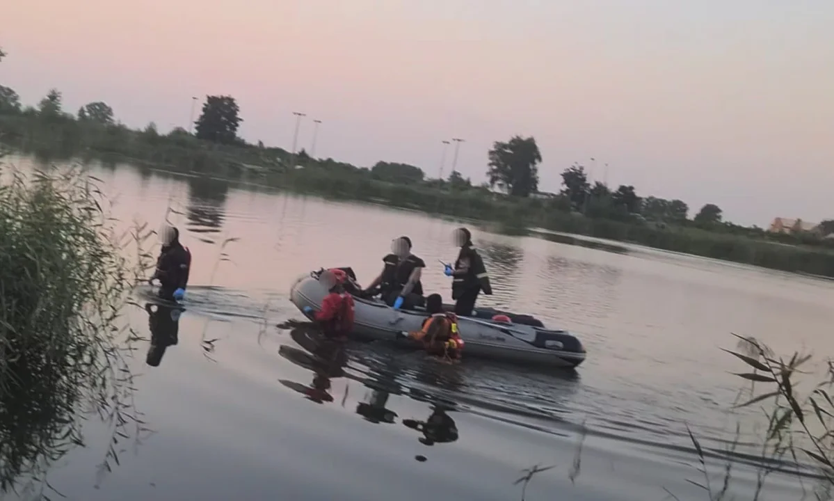 Martwy łabędź na poligonie