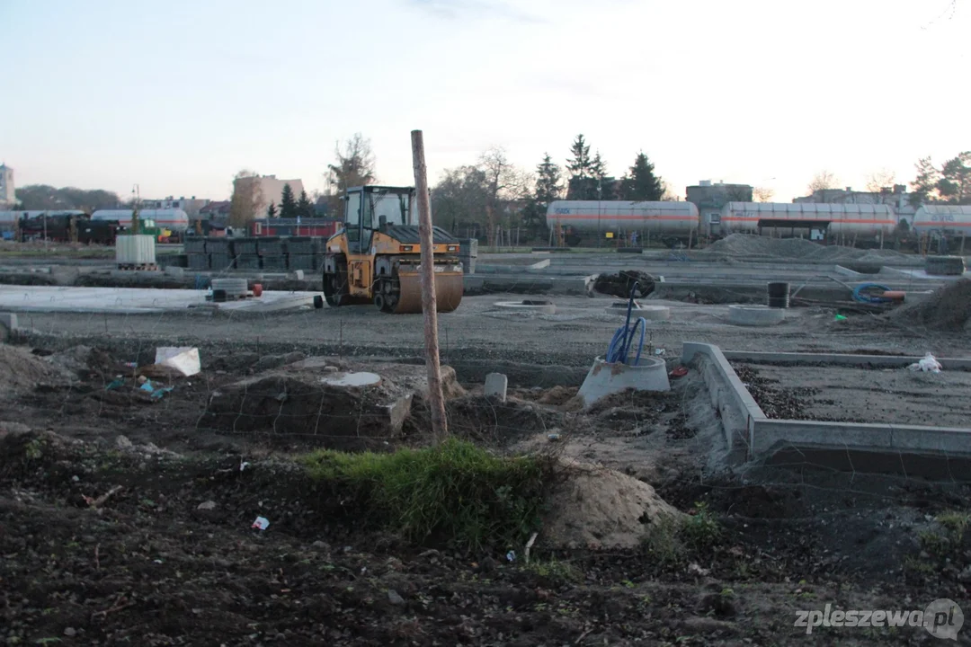 Trwa budowa nowego parkingu w Pleszewie. Powstanie około 200 miejsc! [ZDJĘCIA] - Zdjęcie główne