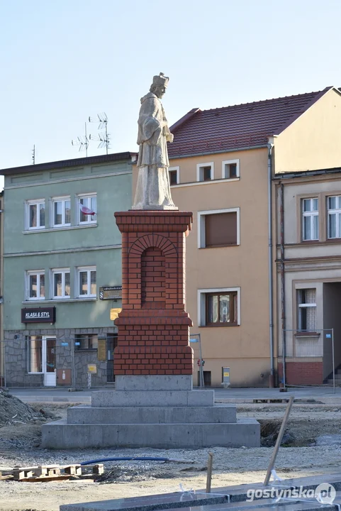 Odbudowa pomnika św. Jana Nepomucena na rynku w Krobi