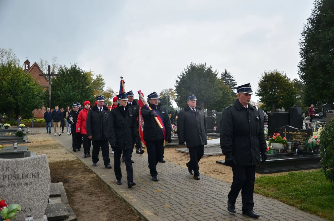 Borek Wlkp. Uroczystość uhonorowania miejsca wiecznego spoczynku Złotym Znakiem Związku OSP RP