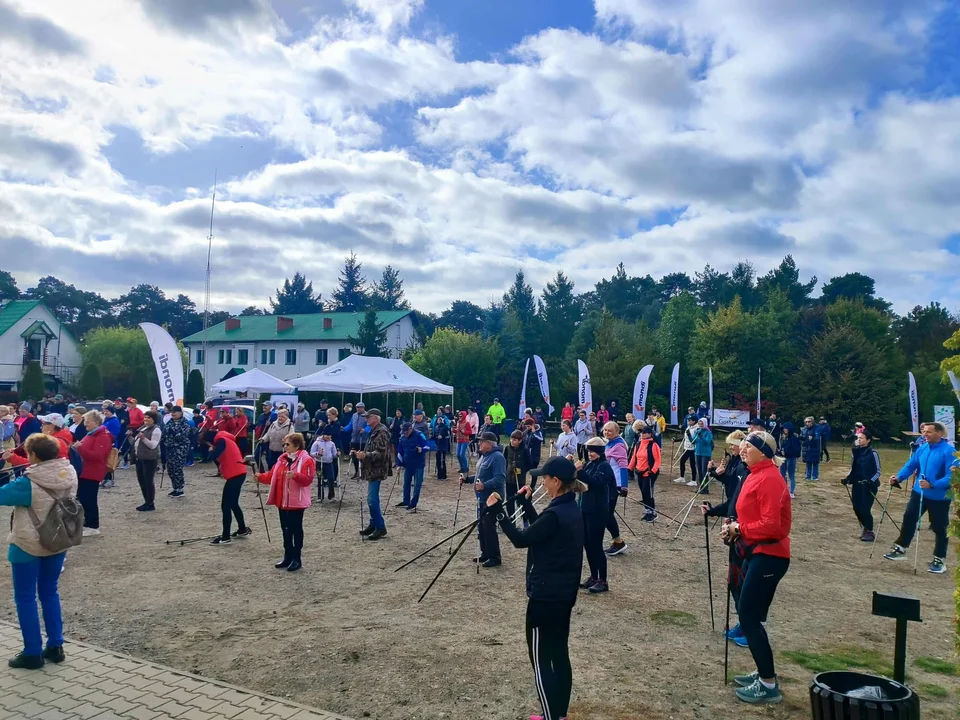 V Marsz po zdrowia z nordic walking w ramach Leśna Triada 2025 w Piaskach