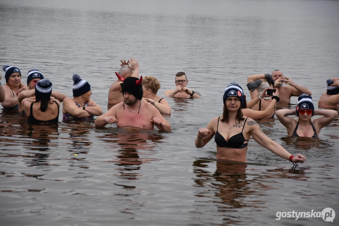 Klub Morsów "Niedźwiedź" Gostyń zorganizował dla WOŚP piknik na plaży jeziora cichowskiego