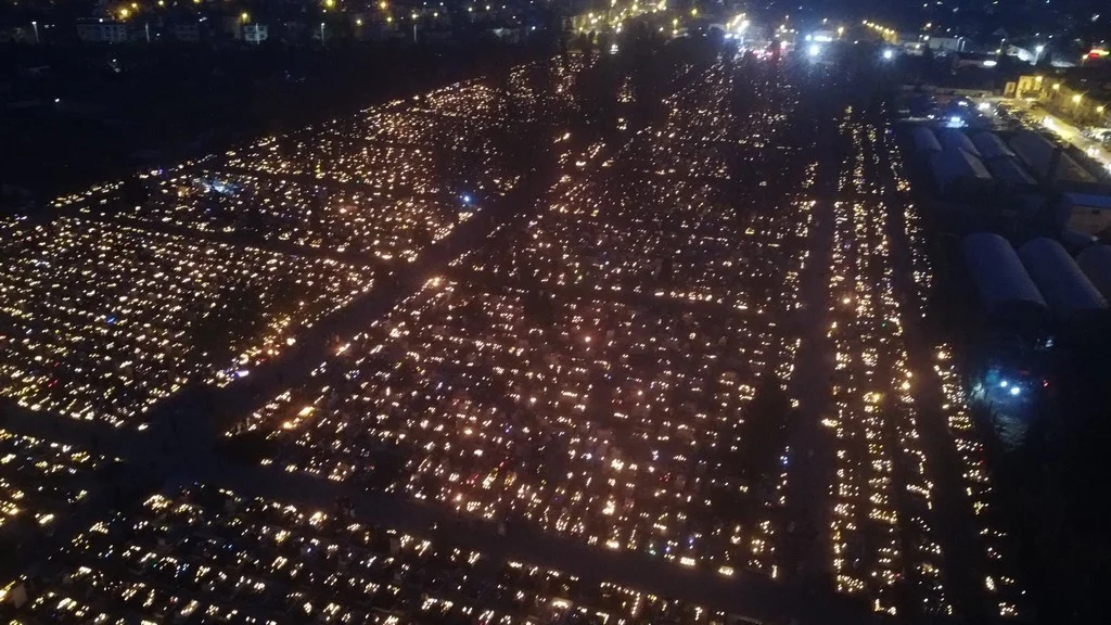 Cmentarz w Krotoszynie nocą