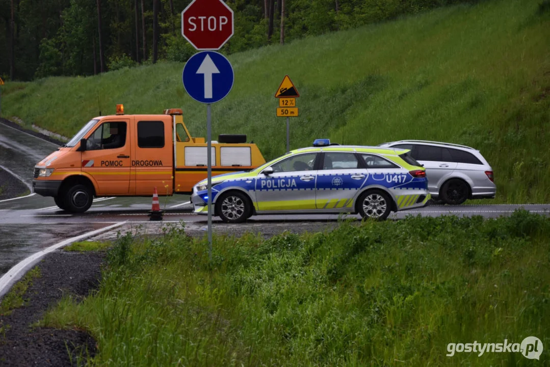 Wypadek na obwodnicy DW434 dla Gostynia, w stronę Krobi. Dwie osoby poszkodowane. Lądował LPR