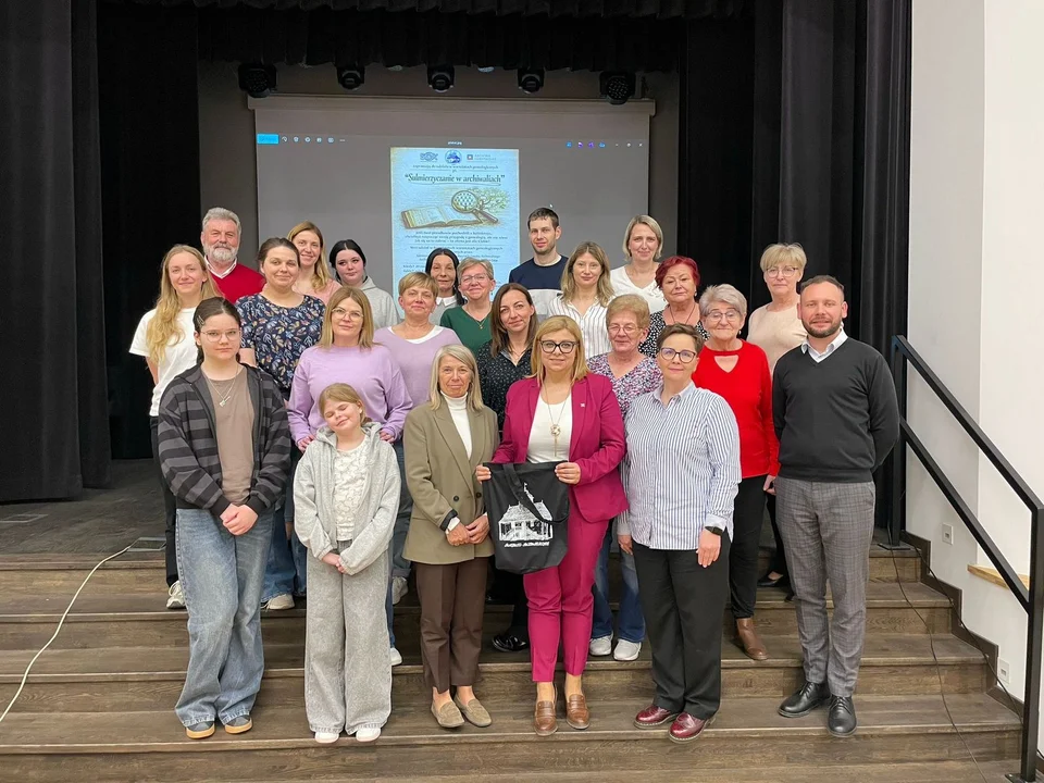 Genealogia wciąga jak serial kryminalny. Warsztaty w Sulmierzycach przyciągnęły pasjonatów historii